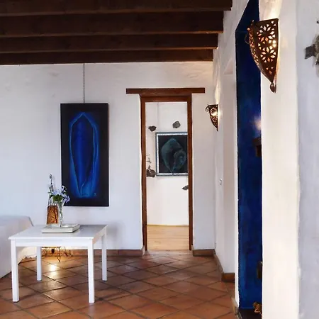 Finca-bouganvilla-lavasteinhaus-am-rande-der-vulkane-im-malerischen-dorf-uga-5km-zum-meer Hotel