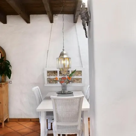 Finca-bouganvilla-lavasteinhaus-am-rande-der-vulkane-im-malerischen-dorf-uga-5km-zum-meer Hotel 3*