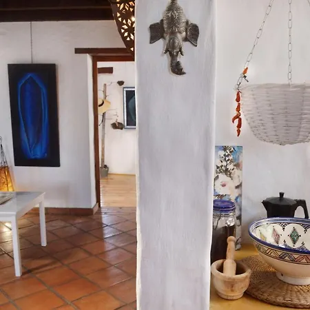 Finca-bouganvilla-lavasteinhaus-am-rande-der-vulkane-im-malerischen-dorf-uga-5km-zum-meer 酒店 3*